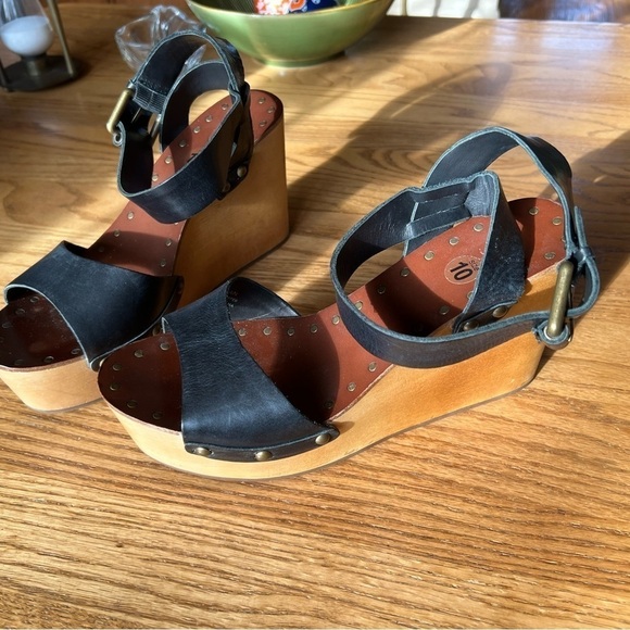Ash Sandel's Women's 10 Vivan Wooden Platform 4” Wedges Studded Size 10 - Picture 4 of 11